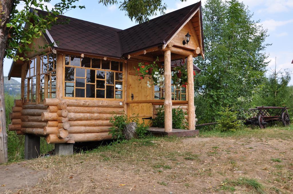 Bozhena Hotel Mykulychyn Exterior photo